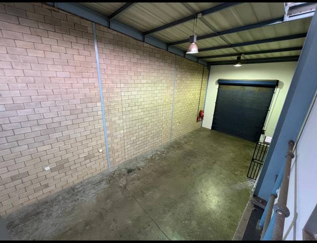 271M² WAREHOUSE TO LET IN STRIJDOMPARK